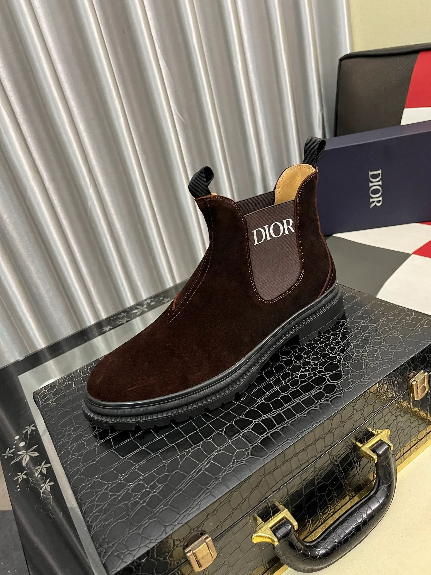 Men's shoes 💰500⌚️⌚️"Dior" Gaoban short boots ⚠️⚠️Top purchasing agents🔍🔍Men's 2023 HK counters are on sale simultaneously. Sole: The original sole is specially provided by the original factory. The exclusive movable molded sole is super comfortable. The original factory and the single product are handmade🔍🔍. The details determine the quality. We only make shoes with care. You can enter and exit the counter at will. Welcome to compare. 🇮🇹Size: 38-444️⃣Colors available